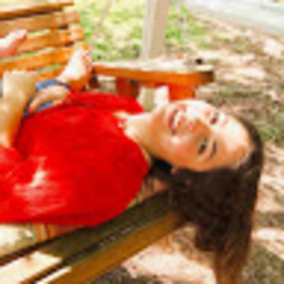 Meet your Posher, Rhian - Picture 1 of 1